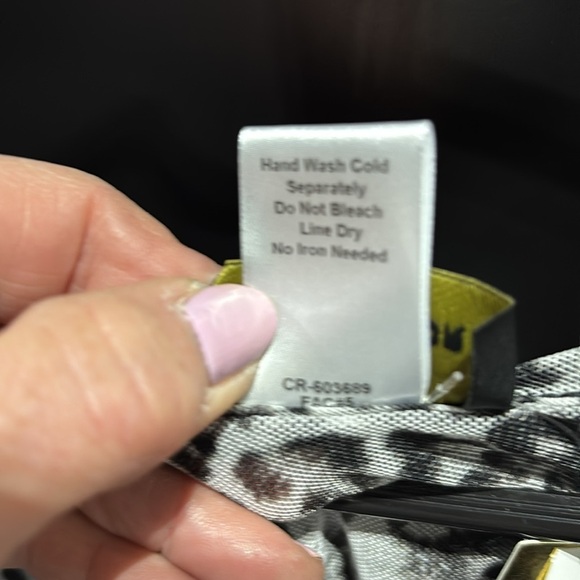 Jordan Taylor Leopard print,sheer,light,round V-cut neck,long sleeve top/coverup - Picture 12 of 13